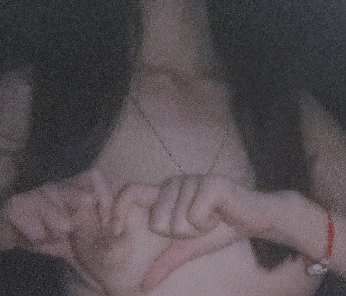 Fist Flush: Cảnh quan hệ tình dục bằng tay giữa Zoe và Joysen