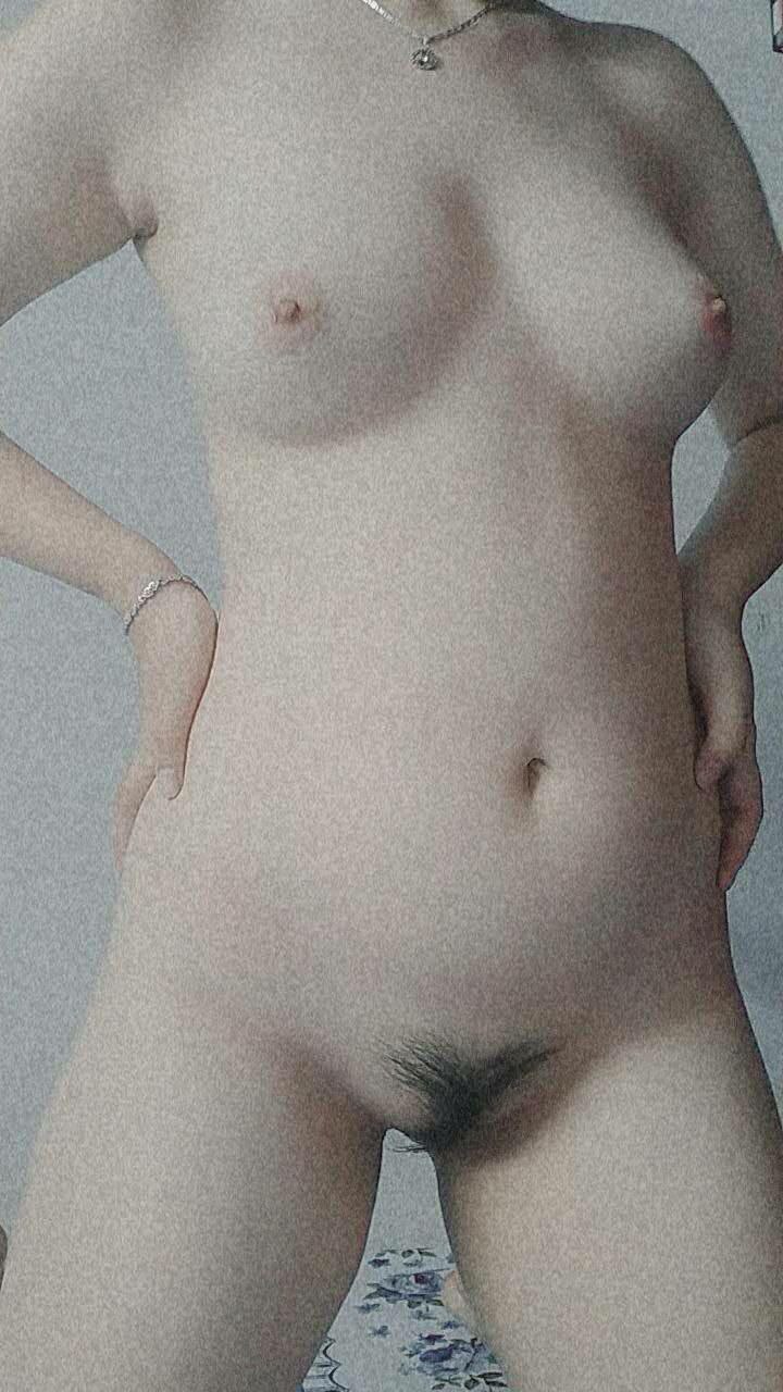 Bố dượng Nắc con gái riêng của Cô vợ bên cạnh Cô vợ đang ngủ